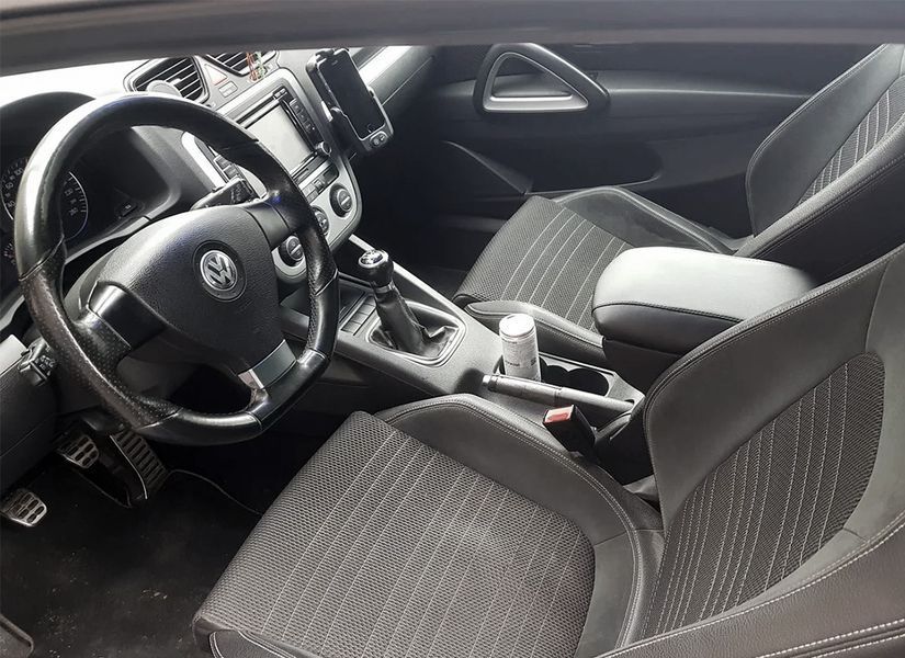 Подлокотник Volkswagen Scirocco 3 2008-2017, Фольксваген Скирокко 3 Экокожа Brazo черный 101786 фото
