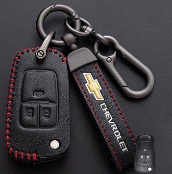 Кожаный чехол для ключа Chevrolet 3 кнопки + брелок с логотипом авто 108868 фото