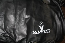 Чехол капота Renault Master 2010- (кожазаменитель)