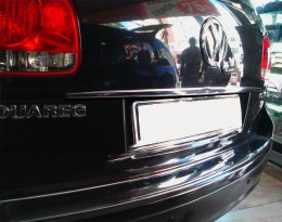 Накладка над номером Volkswagen Touareg 2002-2010 (нерж.) Carmos